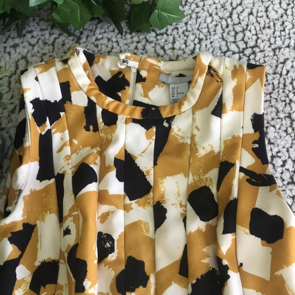 Gorgeous Yellow Patterned Dress - Picture 2 of 3